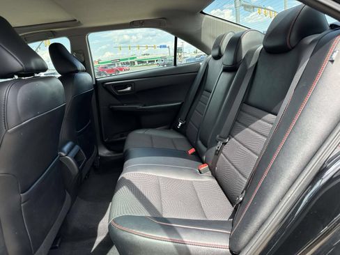 Used 2017 Toyota Camry SE w/ Moonroof Package FWD image 13