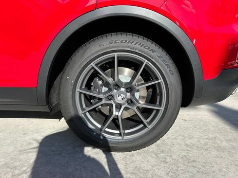 Certified 2026 Porsche Cayenne AWD/4WD image 44