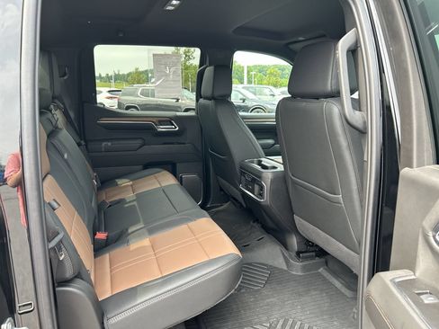 Used 2024 Chevrolet Silverado 1500 High Country w/ Technology Package AWD/4WD image 19