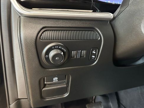 Used 2023 Jeep Wagoneer Series III w/ Preferred Equipment Group AWD/4WD image 24