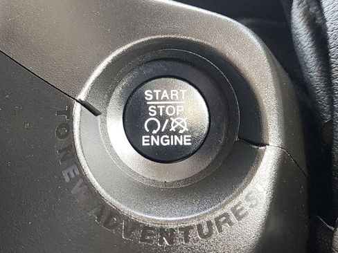 Used 2018 Jeep Renegade Altitude image 22