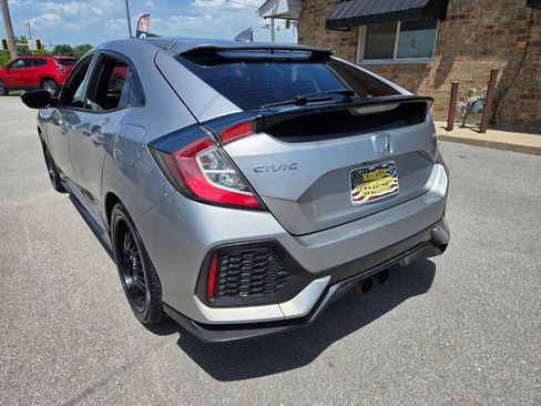 Used 2018 Honda Civic Sport image 7