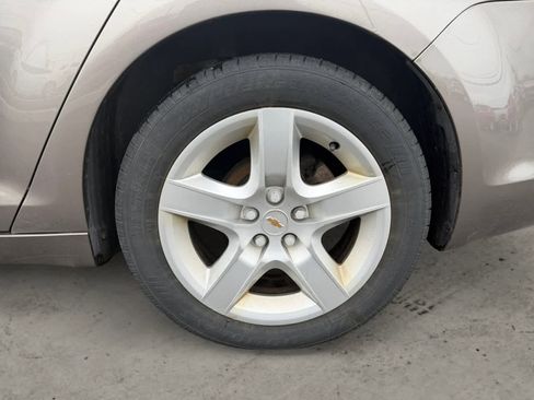 Used 2011 Chevrolet Malibu LS image 9