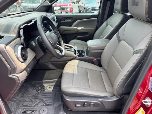 Used 2025 Chevrolet Colorado ZR2 w/ ZR2 Bison Edition image 6