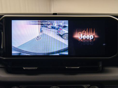 Used 2024 Jeep Wrangler Sahara image 37