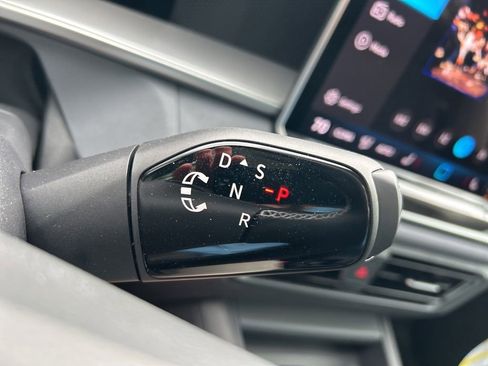New 2026 Volkswagen Tiguan SE FWD image 30