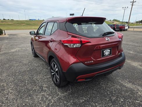 Used 2018 Nissan Kicks SR FWD image 5