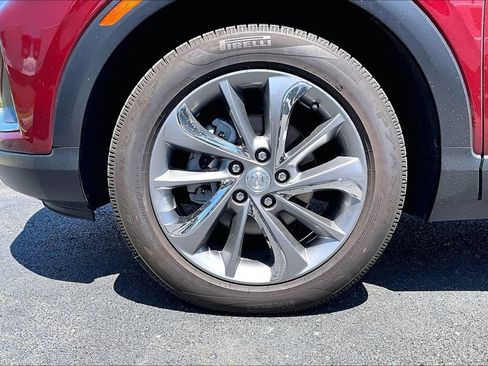 Used 2022 Buick Encore GX Essence w/ Experience Buick Package FWD image 2