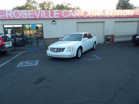 Used 2009 Cadillac DTS FWD image 1