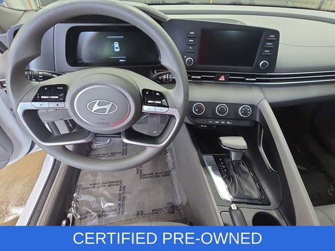 Certified 2025 Hyundai Elantra SE FWD image 16