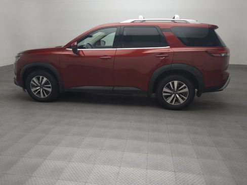 Used 2022 Nissan Pathfinder SL FWD image 3