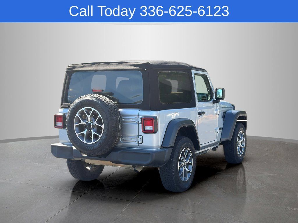 Used 2024 Jeep Wrangler Sport AWD/4WD image 5