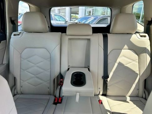 Certified 2025 Volkswagen Atlas SE FWD image 19