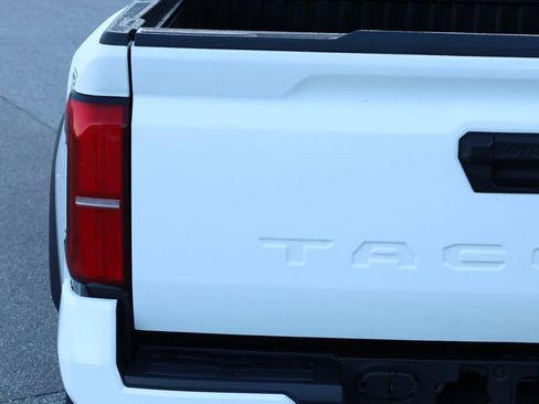 Used 2025 Toyota Tacoma TRD Off-Road image 18