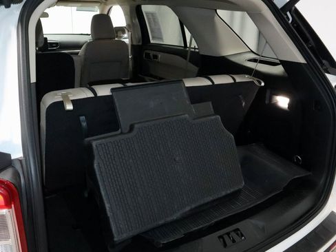 Used 2023 Ford Explorer XLT w/ Equipment Group 202A AWD/4WD image 13