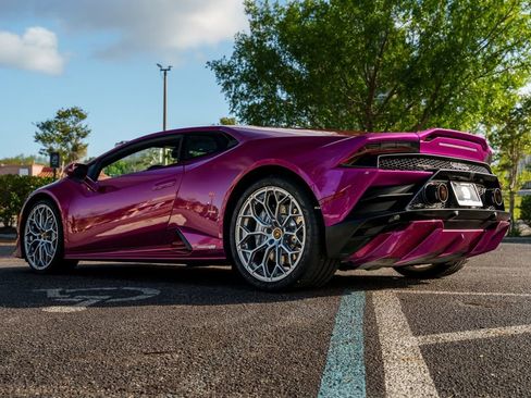Used 2022 Lamborghini Huracan EVO RWD image 10