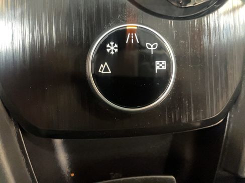 Used 2024 Nissan Rogue SV w/ SV Premium Package image 16