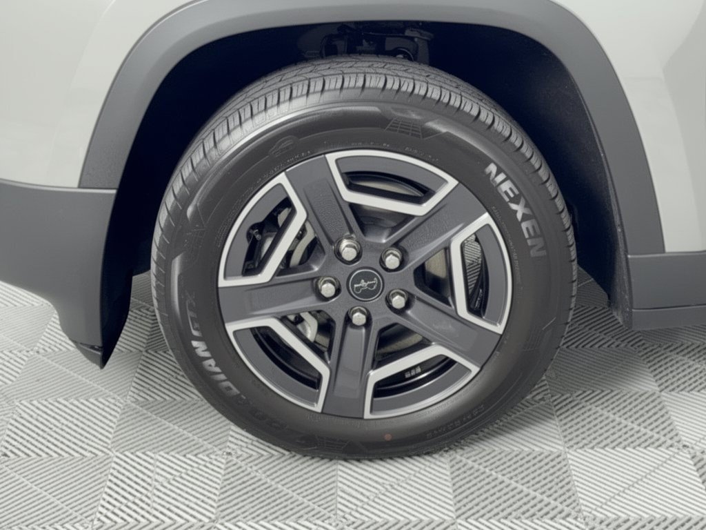 Used 2026 Jeep Cherokee Laredo AWD/4WD image 13