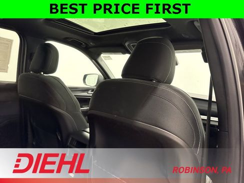 New 2025 Jeep Grand Cherokee Laredo w/ Luxury Tech Group I image 13