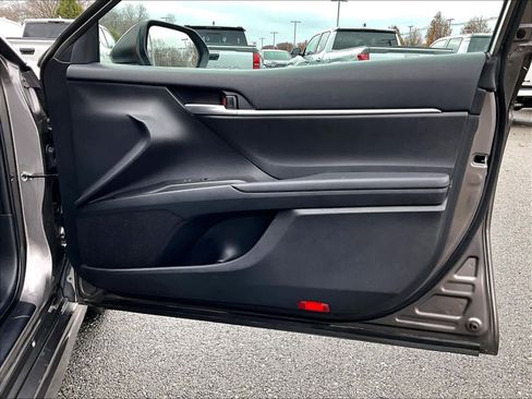 Used 2023 Toyota Camry SE image 12
