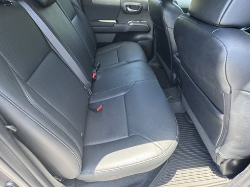 Used 2021 Toyota Tacoma TRD Sport w/ TRD Premium Sport Package AWD/4WD image 18