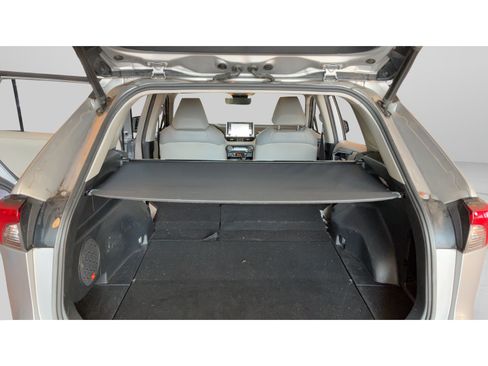 Used 2020 Toyota RAV4 Limited FWD image 37