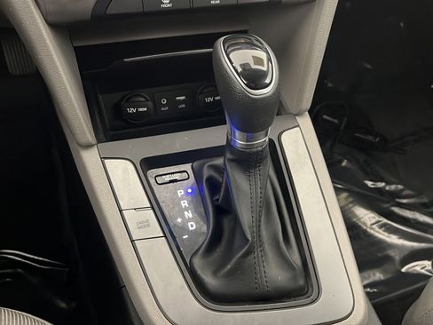 Used 2017 Hyundai Elantra SE FWD image 16