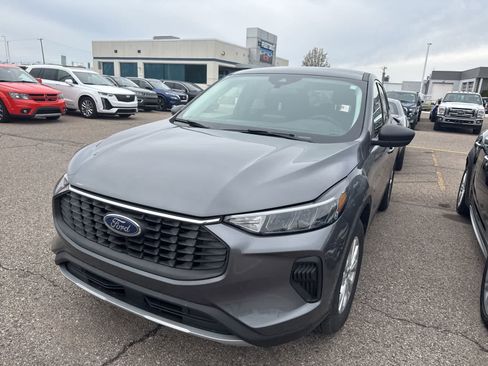 Used 2024 Ford Escape Active AWD/4WD image 2