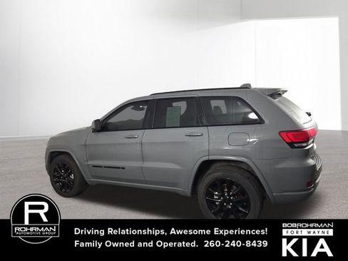Used 2022 Jeep Grand Cherokee Laredo X image 11