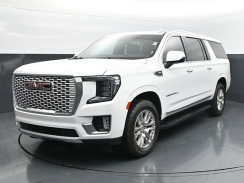 Used 2021 GMC Yukon XL Denali RWD image 1