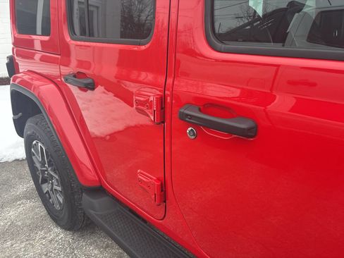 Used 2024 Jeep Wrangler Unlimited Sahara w/ Safety Group image 15