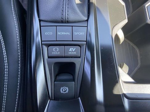 Used 2025 Toyota Camry SE w/ Multimedia Upgrade Package image 27