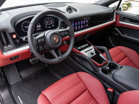 Used 2026 Porsche Cayenne S AWD/4WD image 4