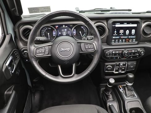 Used 2023 Jeep Wrangler Unlimited w/ Sun & Screen Package image 13