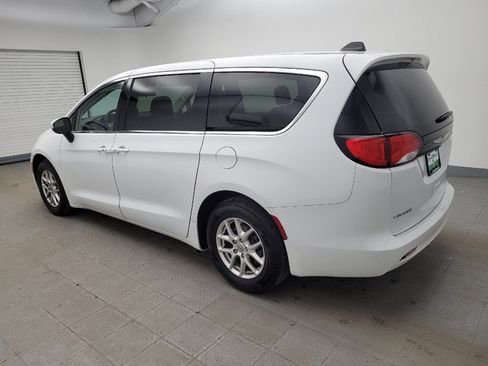 Used 2022 Chrysler Voyager LX FWD image 3