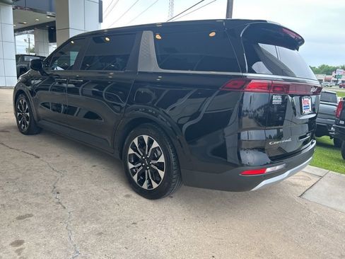 Used 2022 Kia Carnival EX FWD image 5