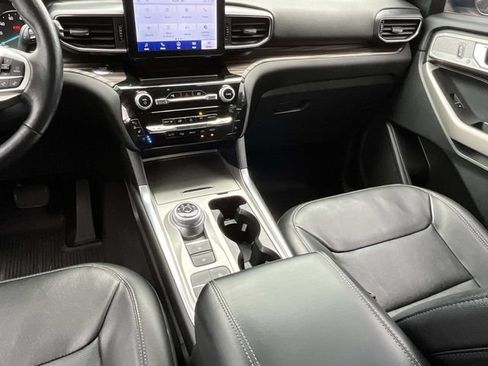 Used 2023 Ford Explorer Limited w/ Equipment Group 301A RWD image 18