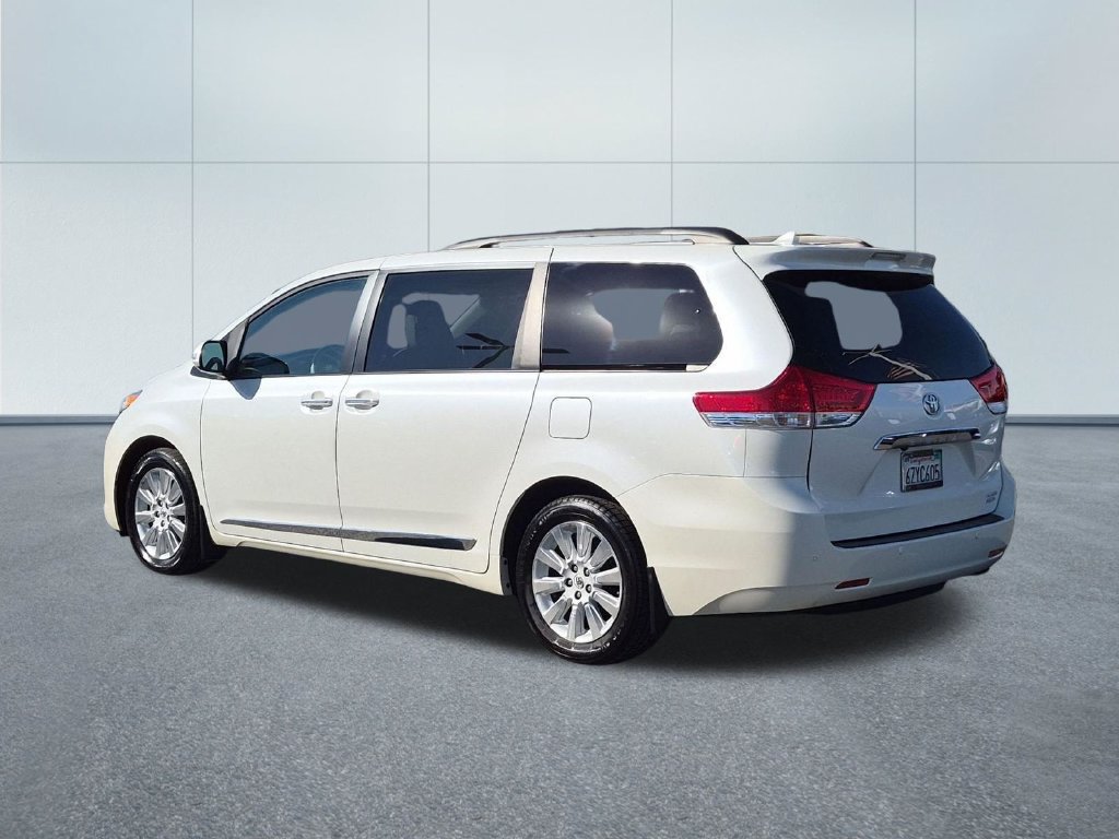 Used 2013 Toyota Sienna Limited w/ Premium Pkg AWD/4WD image 4
