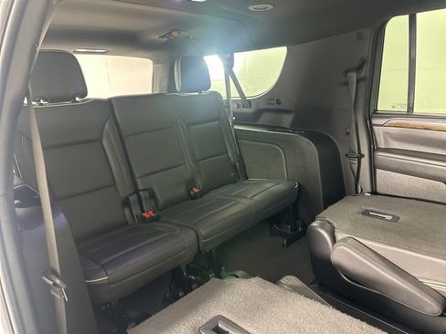 Used 2023 Chevrolet Suburban Premier image 9