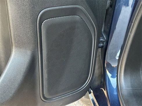 Used 2023 GMC Sierra 2500 SLT w/ SLT Convenience Package image 23