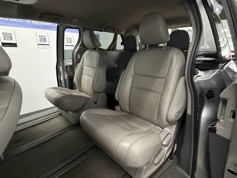 Used 2018 Toyota Sienna XLE Premium AWD/4WD image 14