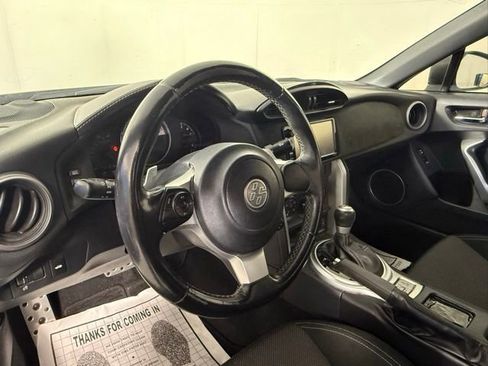 Used 2017 Toyota 86 RWD image 6