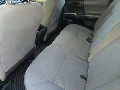 Used 2019 Toyota Tacoma SR5 AWD/4WD image 11
