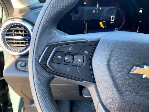 Used 2026 Chevrolet Trax LT w/ Sunroof Package FWD image 21
