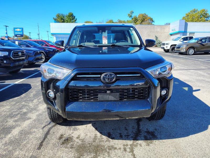 Used 2024 Toyota 4Runner SR5 Premium w/ Moonroof Package AWD/4WD image 2