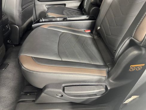 Used 2024 Nissan Pathfinder Platinum FWD image 36