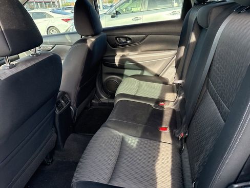 Used 2017 Nissan Rogue S FWD image 9