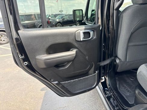 Used 2024 Jeep Wrangler Unlimited AWD/4WD image 27