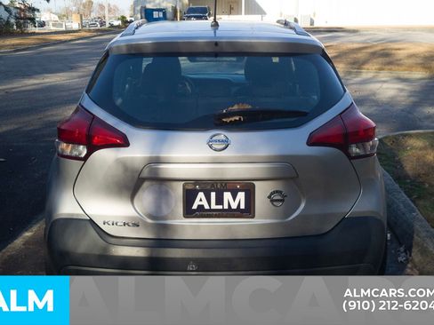 Used 2019 Nissan Kicks S image 7