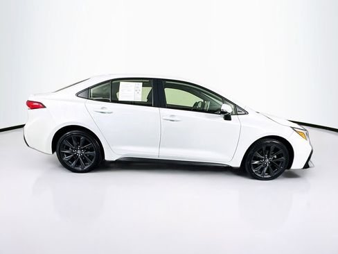 Used 2025 Toyota Corolla SE w/ SE Premium Package image 11